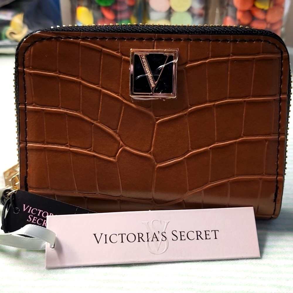 VICTORIA'S SECRET Zipper Wallet! BRAND NEW!